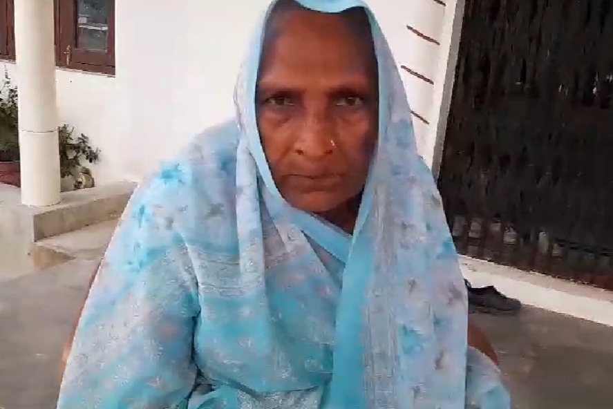 महिला ने सेक्रेट्री पर लगाया 50 हजार रिश्वत