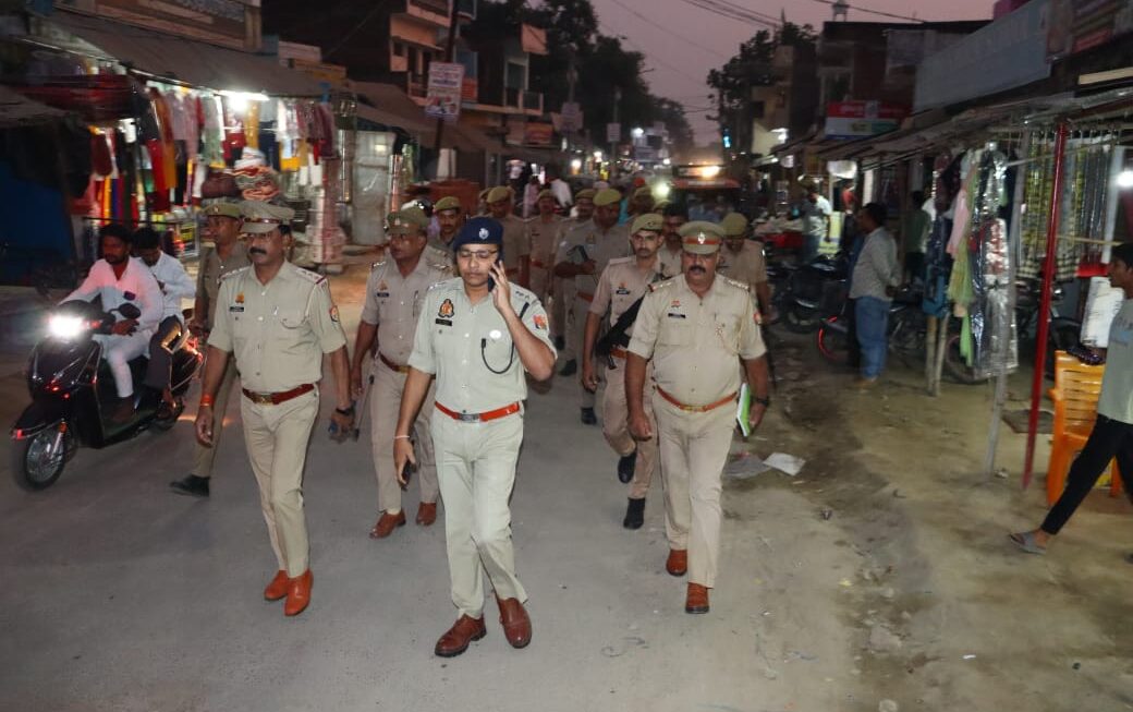 पुलिस ने पैदल गश्त करके आमजनमानस को दिलाया सुरक्षा का एहसास