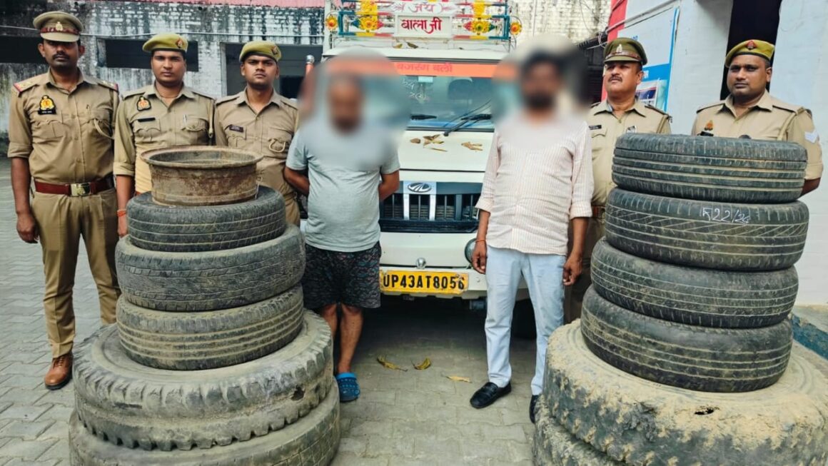थाना को0 मनकापुर पुलिस द्वारा चोरी की घटना का खुलासा करते हुए 02 युवकों को किया गया गिरफ्तार