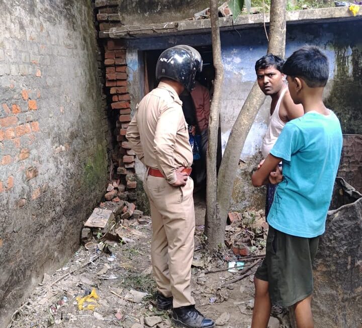 मसकनवां के वैष्णवी इन्टर प्राइजेज प्रतिष्ठान से चोरो ने पीछे के रास्ते से घर में घुसकर नगदी सहित महत्वपूर्ण सामान उड़ाए