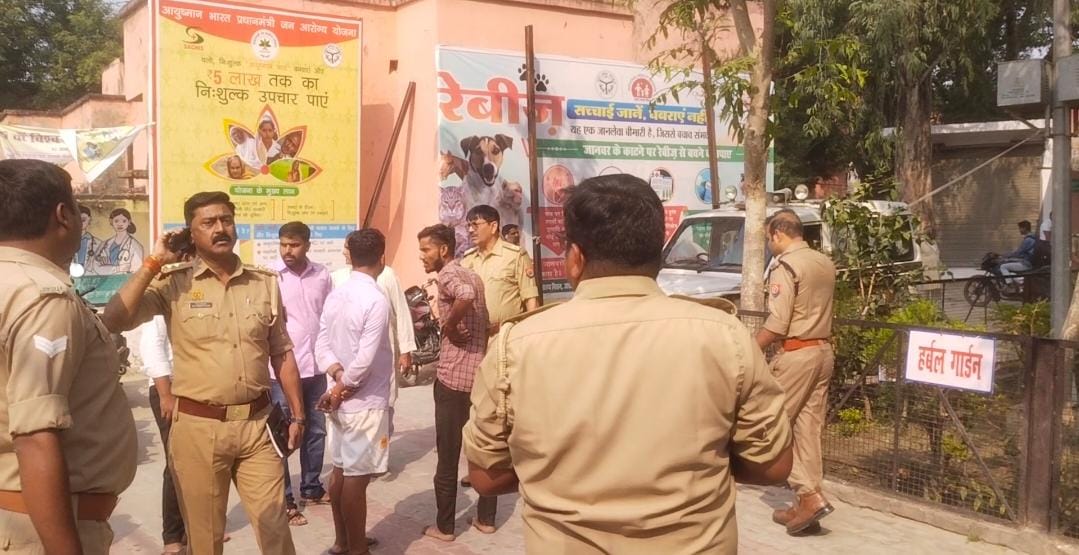 जमीनी विवाद में एक युवक की हुई धारदार हथियार से हत्या, दूसरे की हालत‌ गंभीर