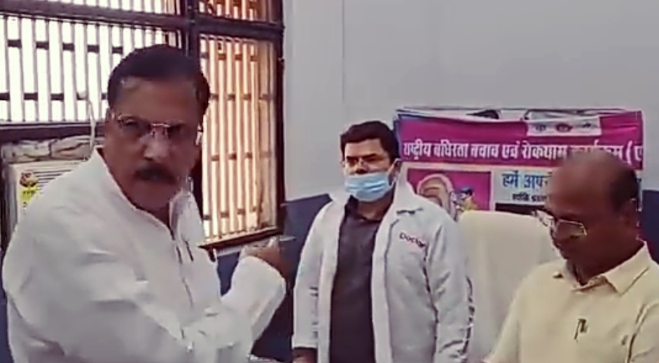 अस्पताल निरीक्षण के दौरान सांसद व डॉक्टर के बीच हुआ गहमा गहमी