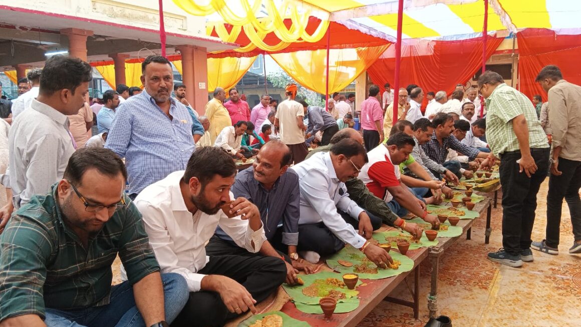 जगह-जगह हुआ अन्नकूट प्रसाद और गोवर्धन पूजा