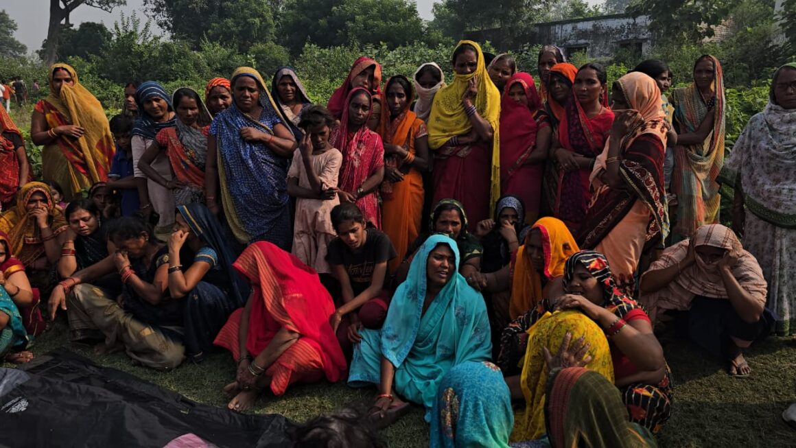 झाड़ियों में मिला घर से लापता युवक का शव