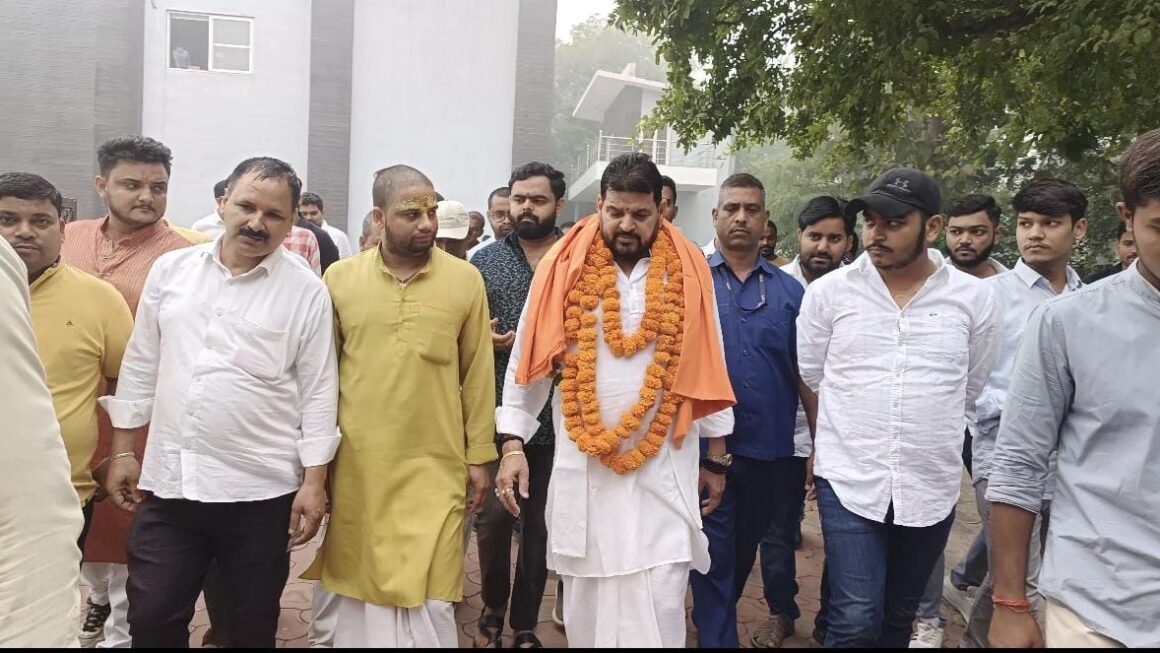 अमित शाह पर लगे गंभीर आरोप को लेकर बृजभूषण शरण सिंह ने कनाडा पर साधा जमकर निशाना