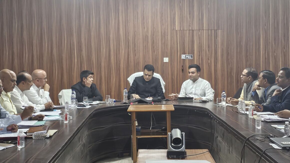मंडलायुक्त की अध्यक्षता में सिंचाई विभाग व सिंचाई से जुड़े संबंधित विभागों की बैठक संपन्न