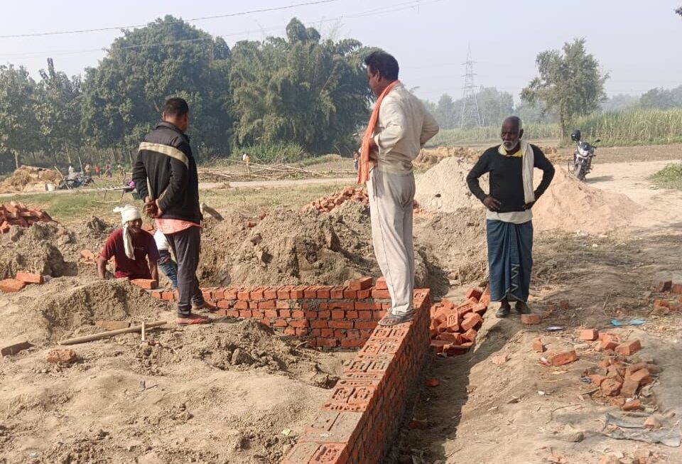 डीएम की सख्ती से ग्राम समाज की भूमि अवैध कब्जे से मुक्त