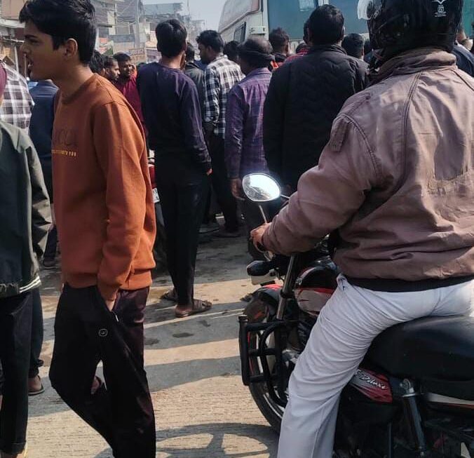 तेज रफ्तार डंपर ने साईकिल सवार को रौंदा,एक पैर क्षतिग्रस्त