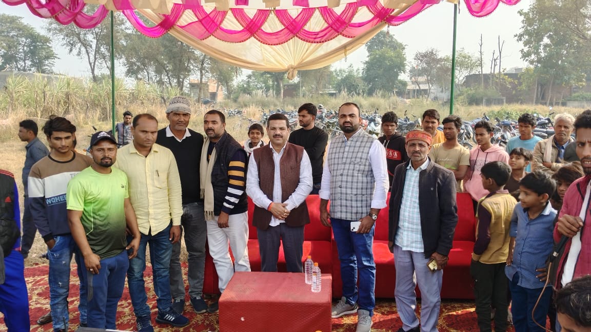 केंद्रीय मंत्री के प्रतिनिधि ने प्रधान कप सीजन टू क्रिकेट टूर्नामेंट का किया उद्घाटन 