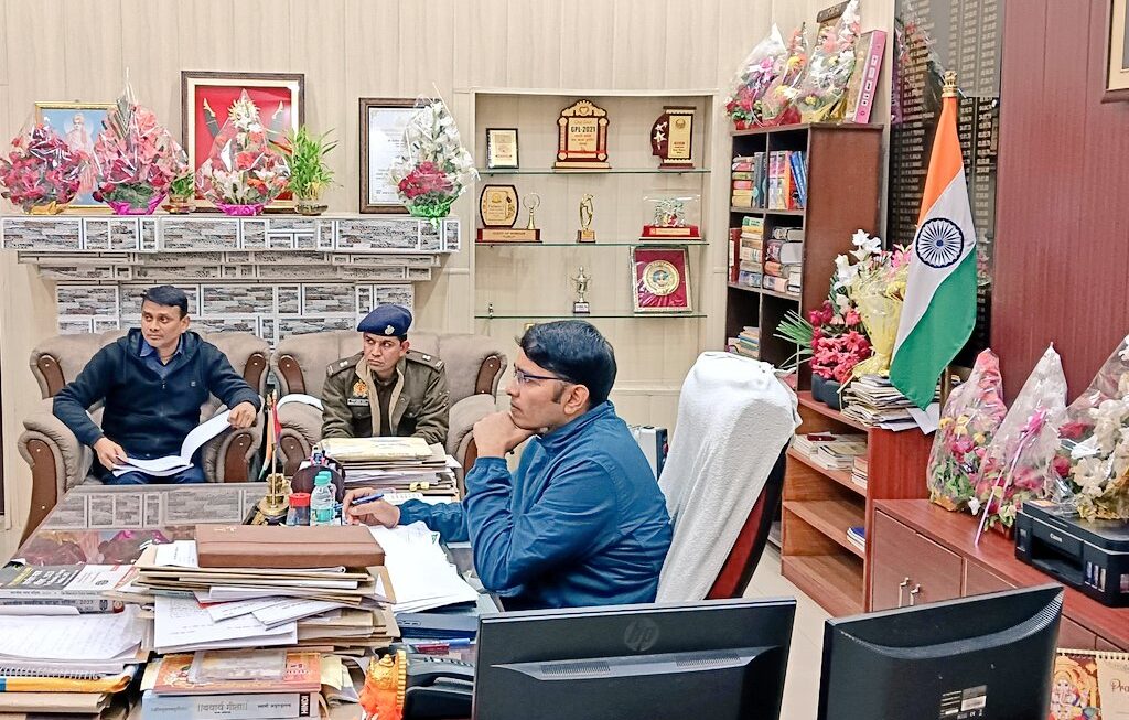 पुलिस अधीक्षक गोंडा द्वारा समस्त राजपत्रित पुलिस अधिकारियों के साथ की गयी समीक्षा गोष्ठी