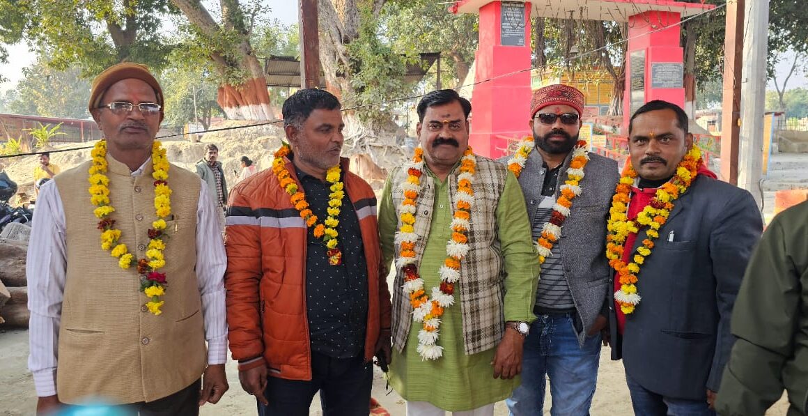कटराकुटी धाम पर लोकतंत्र के प्रहरियों को किया गया सम्मानित