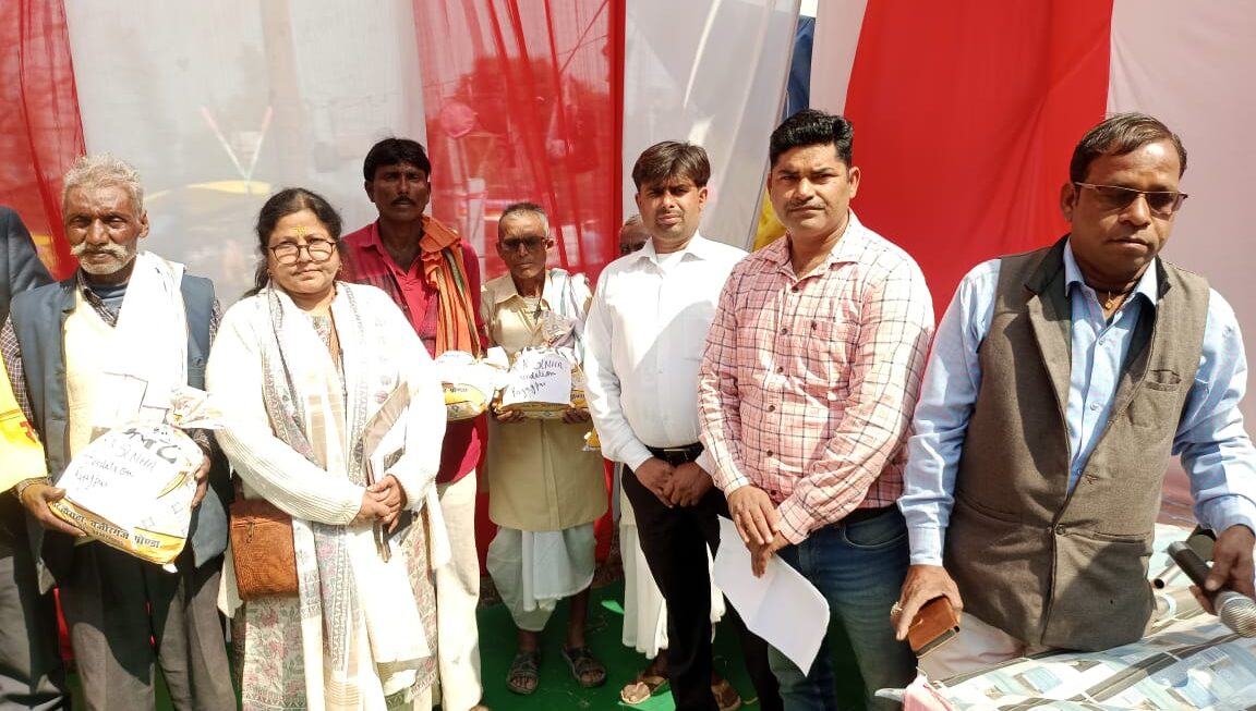 रामेश्वरनाथ धाम जनहित मेला आयोजक ने आठ टीबी मरीजों को गोद लिया