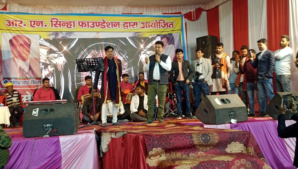 रामेश्वर नाथ धाम जनहित मेला का अवधी कलाकार दिवाकर द्विवेदी के रंगारंग प्रोग्राम से हुआ समापन