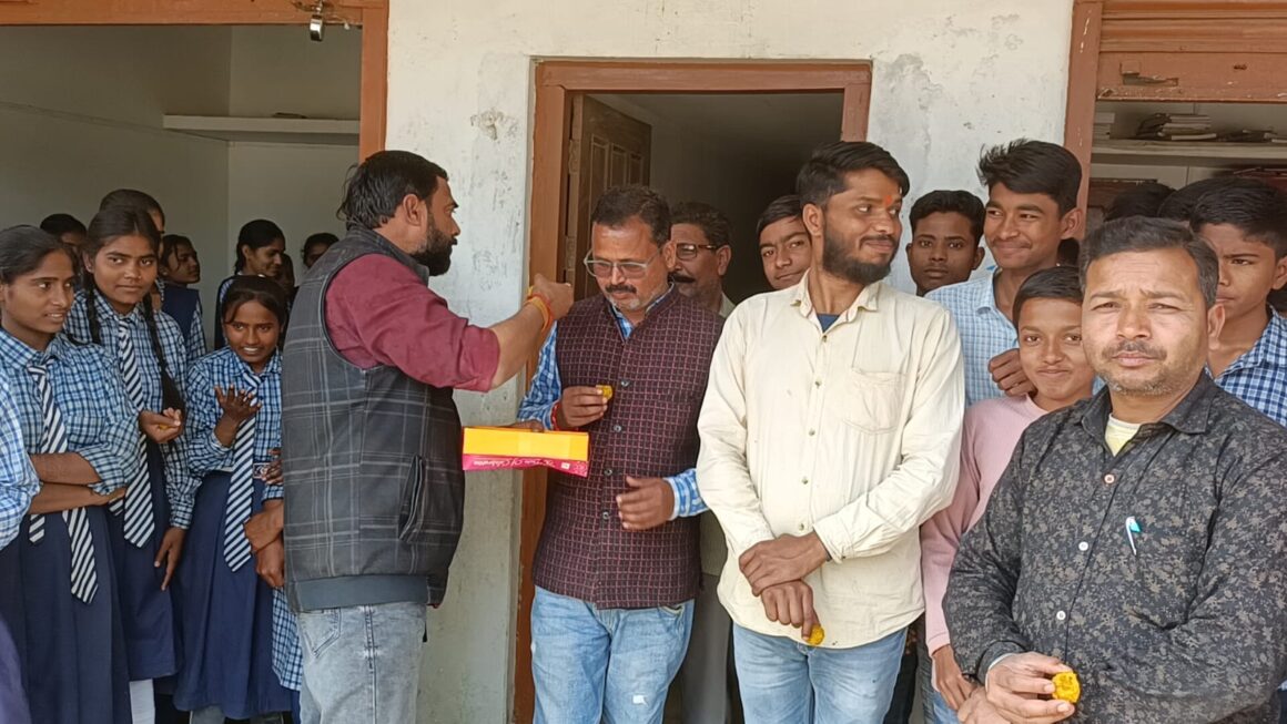 मां यशोदा पब्लिक स्कूल में हर्षोल्लास के साथ मनाया गाया राजा भैया का जन्मदिवस