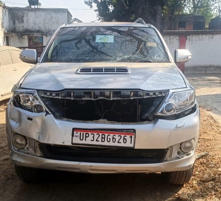 फॉर्च्यूनर चोर ने पुलिस चेकिंग के दौरान रिवॉल्वर की बट से किया हेड कंसल्टेंट के सिर पर वार
