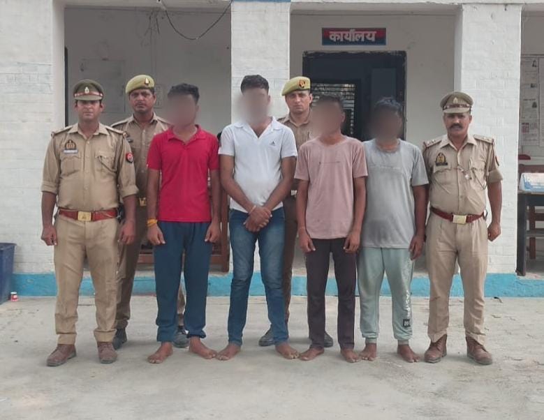 थाना परसपुर पुलिस ने मार-पीट व नकदी छीनने की घटना में संलिप्त 04 आरोपी अभियुक्तों को किया गिरफ्तार