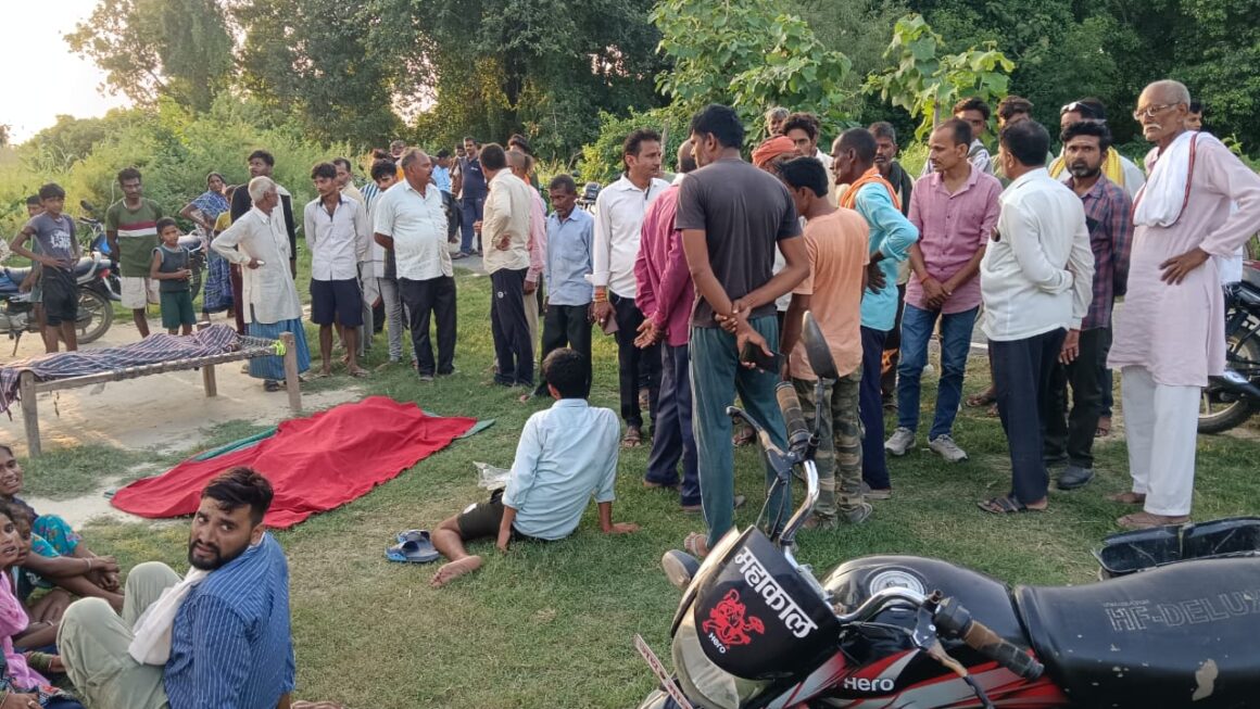 बिजली की चपेट में आने से हुई तीन मौतों से गांव में मचा कोहराम