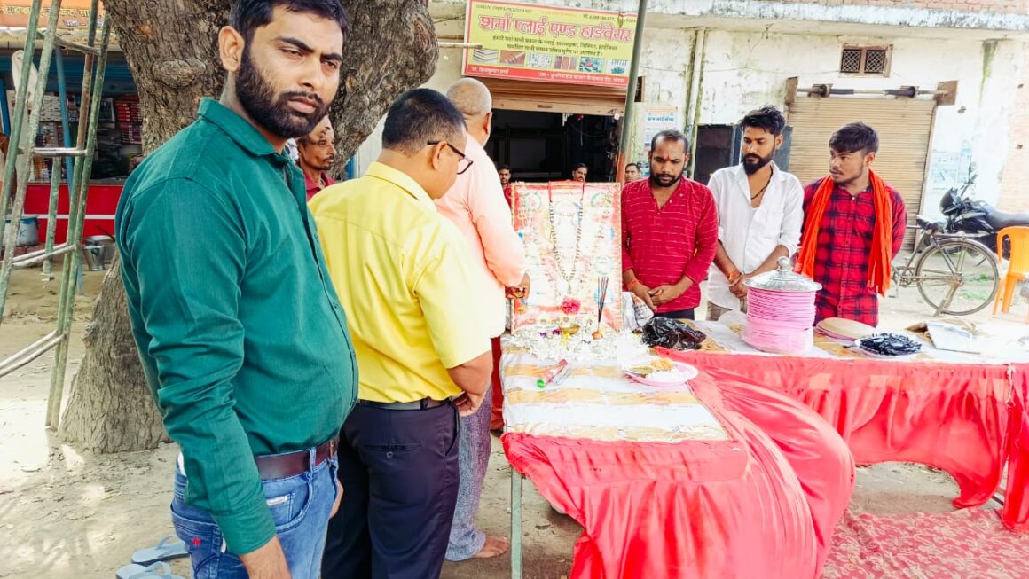 विजयदशमी के पावन पर्व पर डुमरियाडीह बाजार में हुआ भव्य भण्डारे का आयोजन