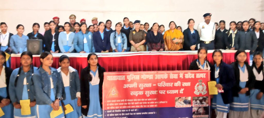 गोण्डा पुलिस द्वारा राजकीय बालिका इण्टर कालेज गोण्डा में व्यापक यातायात जागरूकता कार्यक्रम आयोजित