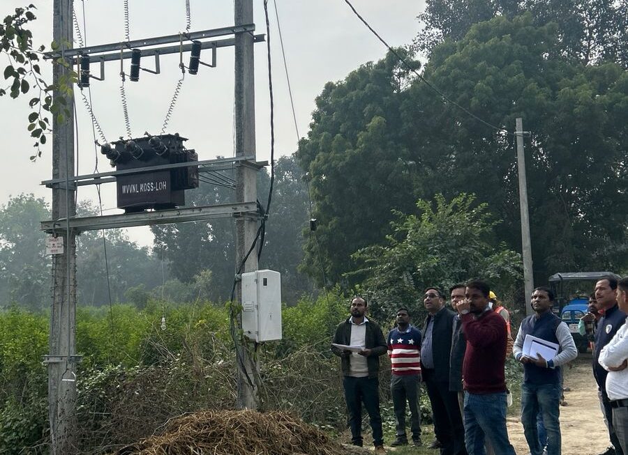 बिजली कनेक्शन पाकर ग्रामीणों के चेहरे खिले