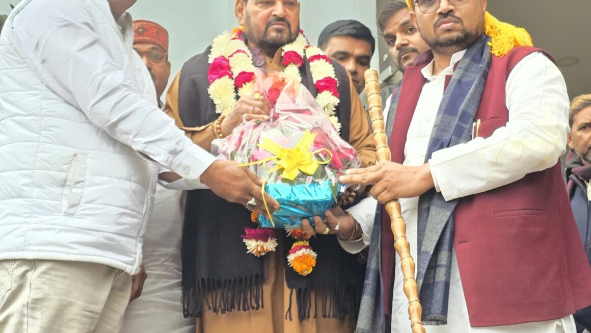 ग्रामीण सफाई कर्मचारी संघ के नवनिर्वाचित जिलाध्यक्ष राघवेंद्र तिवारी ने किया बृजभूषण शरण सिंह का स्वागत
