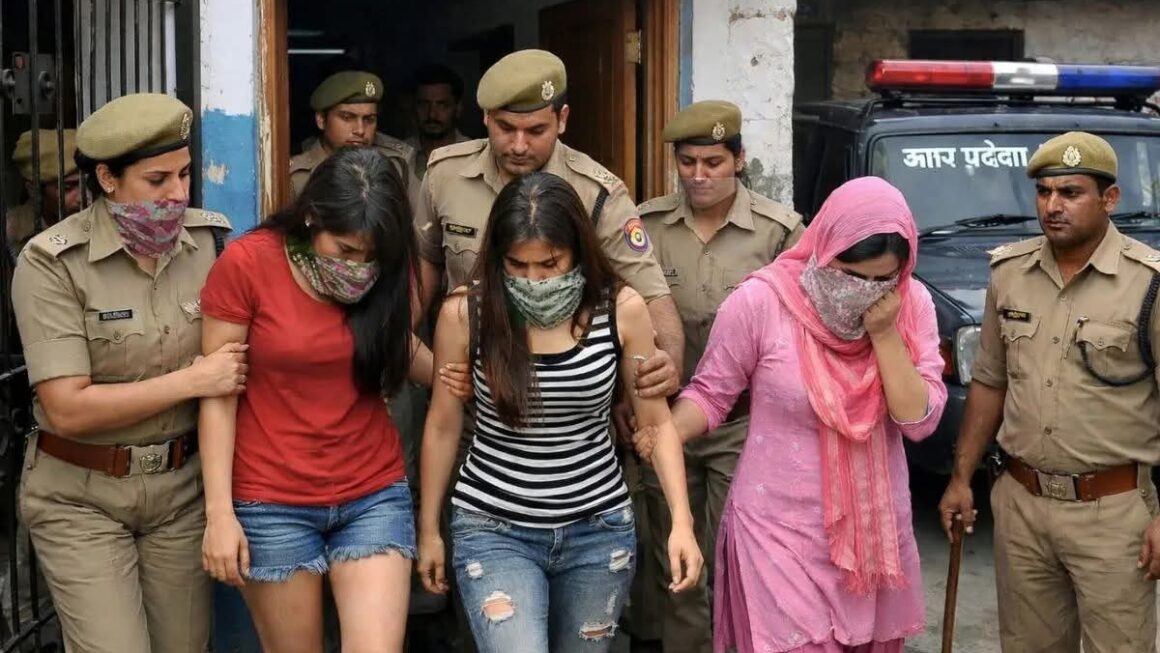 महिला IAS अधिकारी के मकान में देह व्यापार का खुलासा, 4 युवतियों के साथ 5 युवक गिरफ्तार