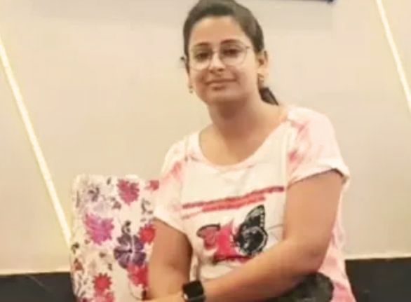 पापा सॉरी, मम्मी और भइया आज हम हार गए,  स्कूल में चल रही थी परेड की तैयारी, फंदे पर झूली महिला