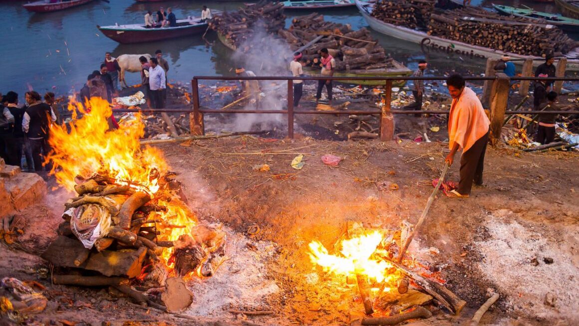 इस श्मशान घाट पर लाशों से पूछा जाता है ये सवाल ?