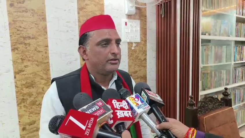 अलीगढ़ में ‘डुप्लीकेट’ अखिलेश यादव का जलवा, पहली नज़र में सपाई भी खा रहे धोखा